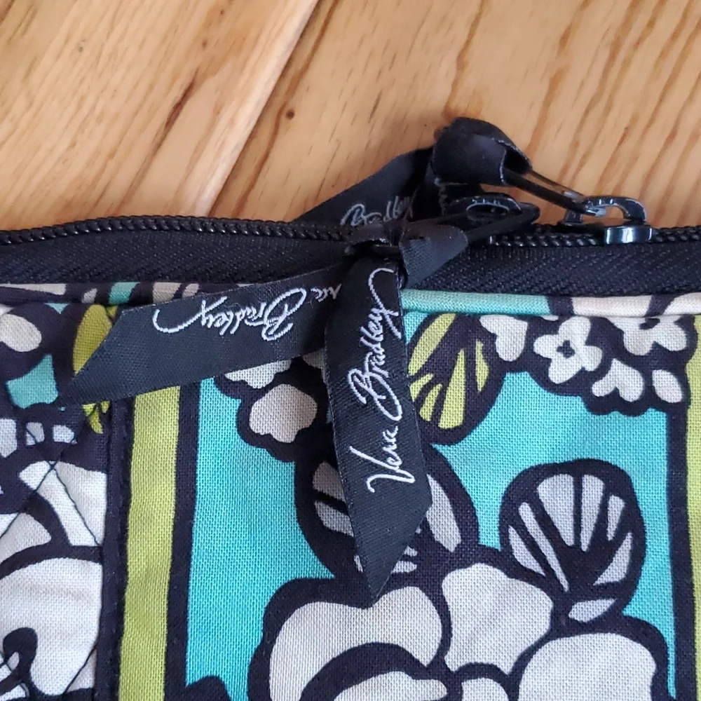 Vera Bradley 11x14 green,aqua,white, blk zipper bag - Picture 2 of 14
